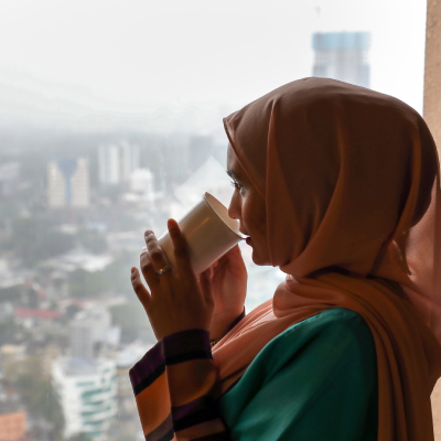 syuna-minum-kopi
